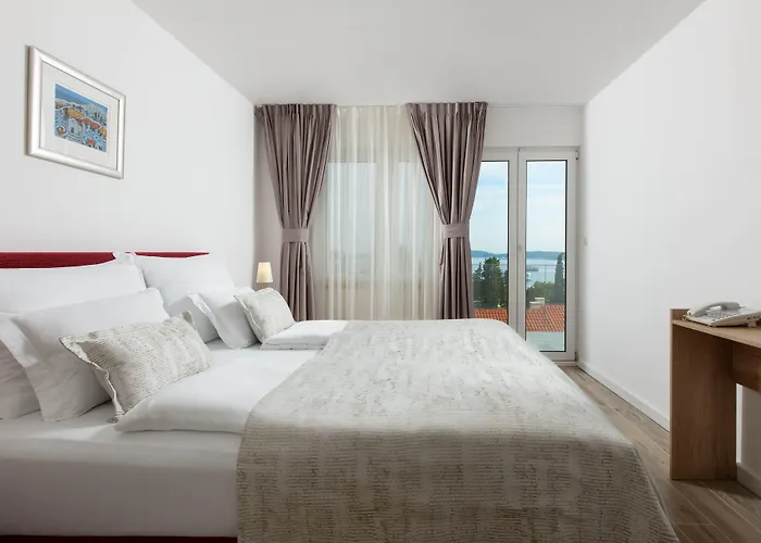 Pharia Hotel And Apartments - By The Beach