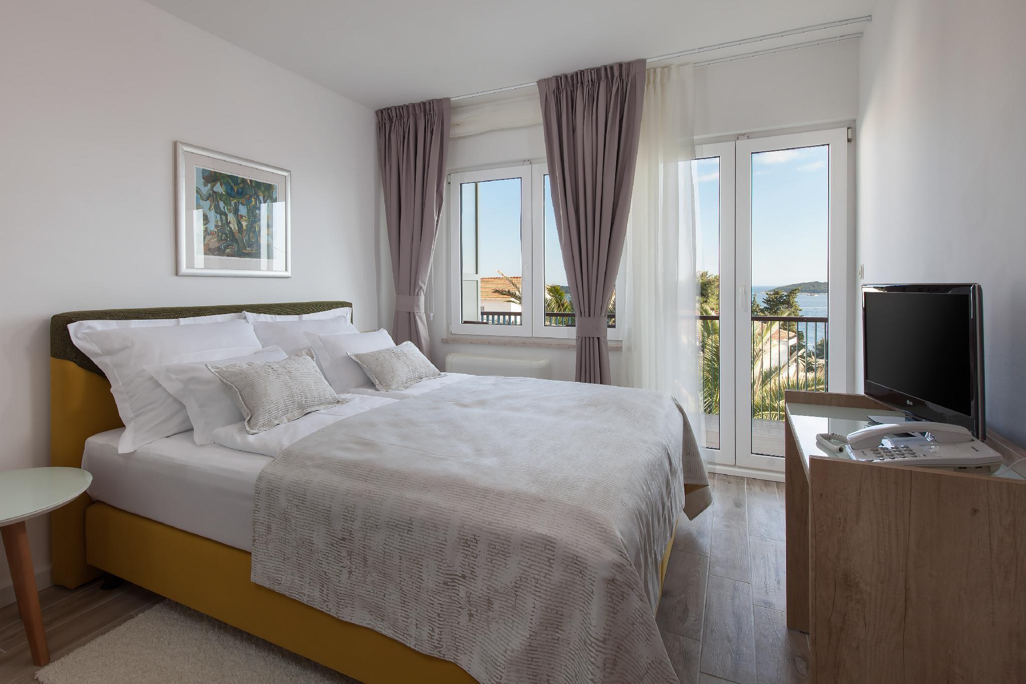 Aparthotel Pharia And - By The Hvar Town