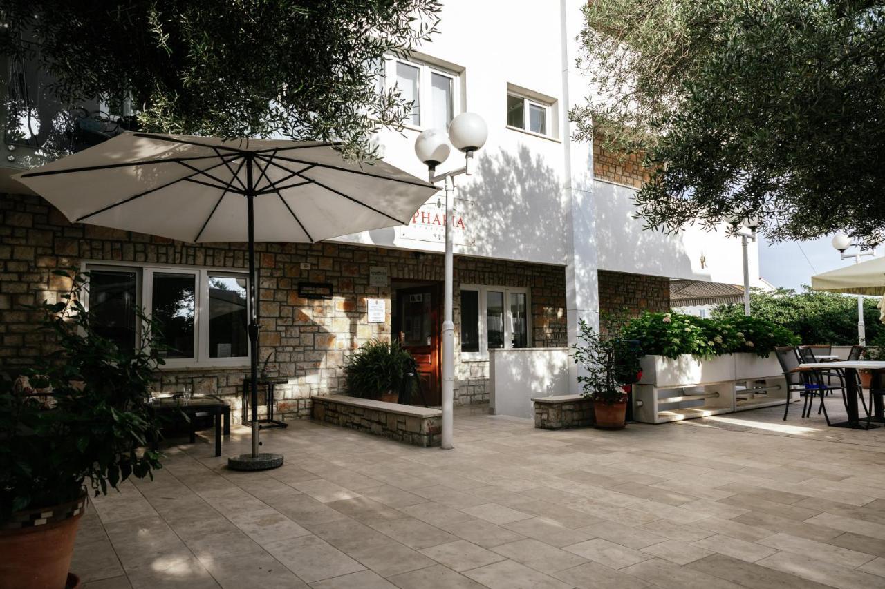 Pharia And - By The Aparthotel 3*