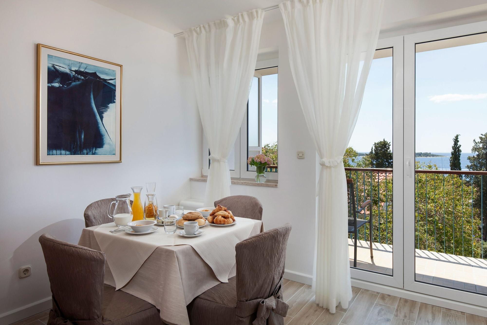 Aparthotel Pharia And - By The 3*